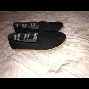 Airwalk black slip on shoes